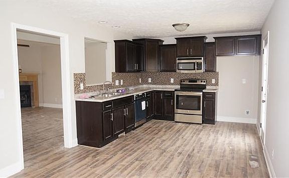 4th image of 239 Fox Mdw Lot 239