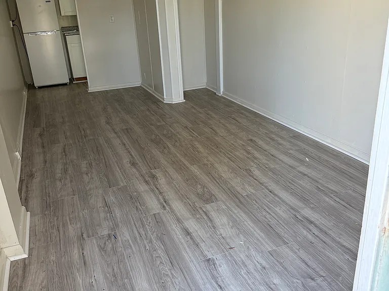 516 Phoenix Ave #5 — Photo 3