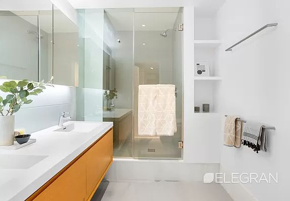4th image of 111 E 30th St APT 11AB