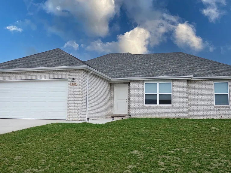 1209 Aundria Ave — Photo 1