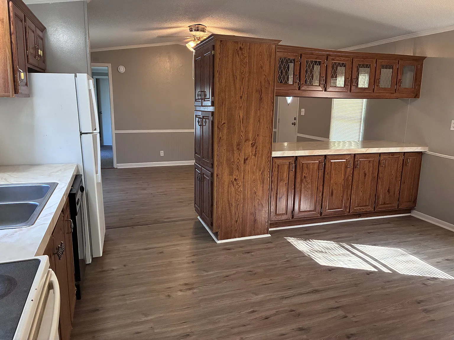 3 bed, 1280 sqft, $1,350 — Photo 4