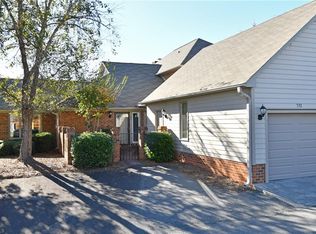 532 Sherwood Hills Dr, Winston Salem, NC 27104