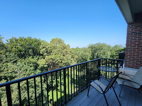 3rd image of 104 Bridge St #1