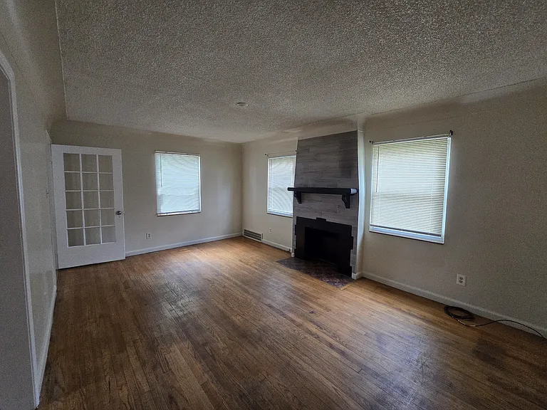 15205 Maplewood Ave — Photo 3