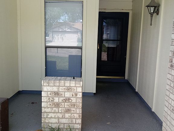 4th image of 2401 Lancaster Dr