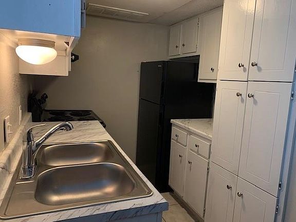 5th image of 4505 Avenue D #207