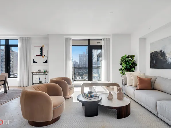 310 East 86th Street 11C image 3 of 24