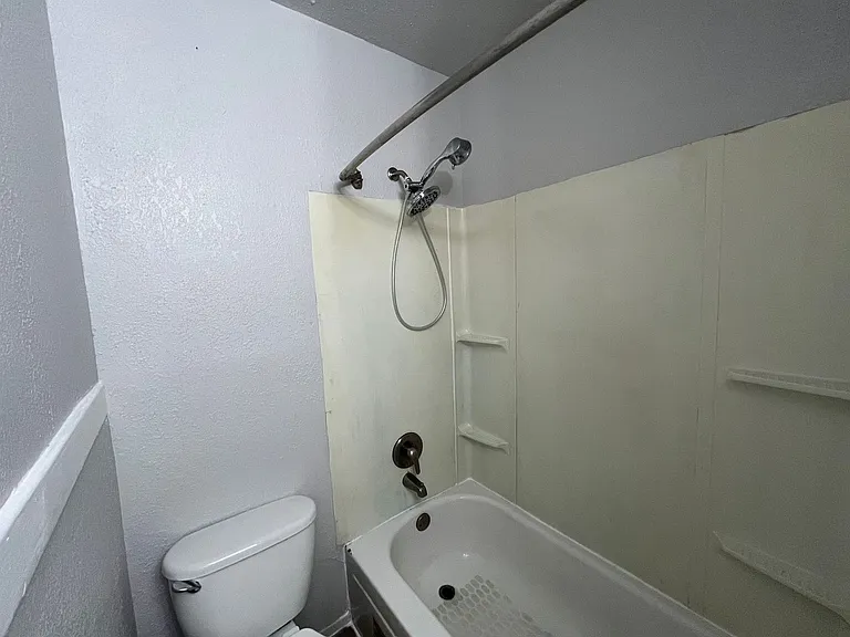 702 S 6th Ave — Photo 8