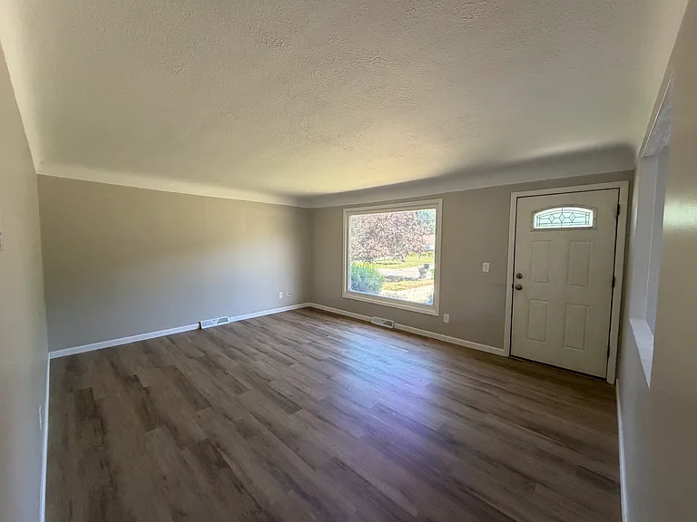 5556 Andover Blvd — Photo 9