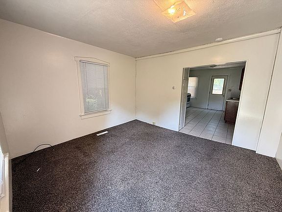 5th image of 906 Helena Ave