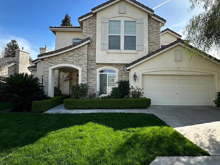 1026 E Royal Dornoch Ave — Photo 2