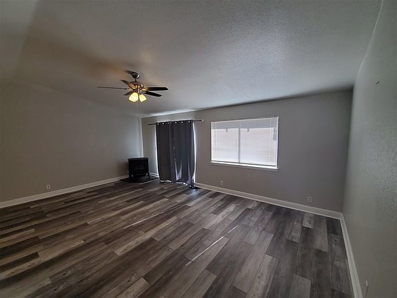 3rd image of 463-845 Parkwood Dr