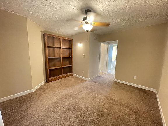 4th image of 588 Wakefield Dr
