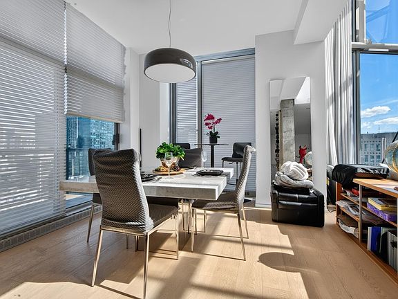 5th image of 889 Homer St #2703
