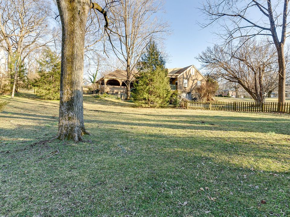 1st image of 943 Caldwell Ln
