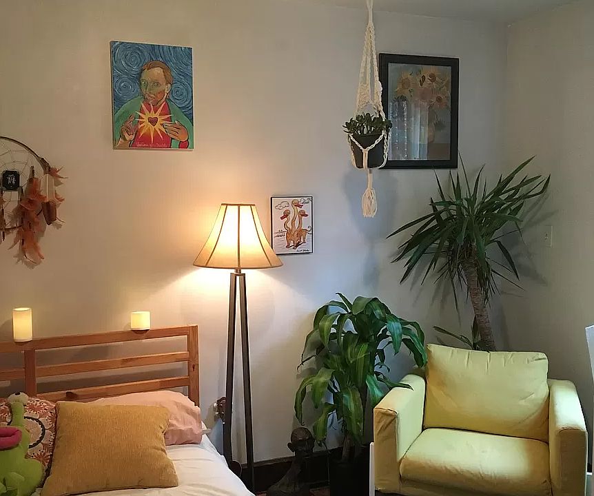 1st image of 1533 Green St APT 1R