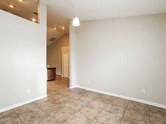 3rd image of 829 Aprile Ave S