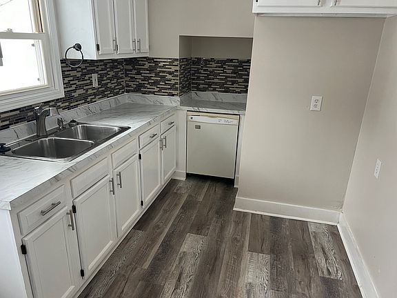 3rd image of 3471 Sanford Ave