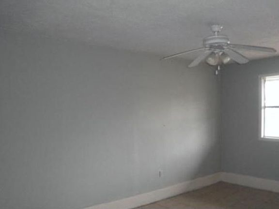 5th image of 1220 Glencrest Dr