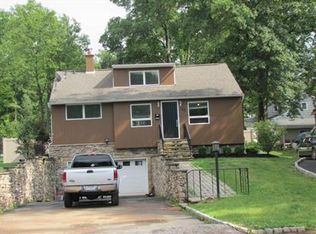 33 Chestnut St, Livingston, NJ 07039