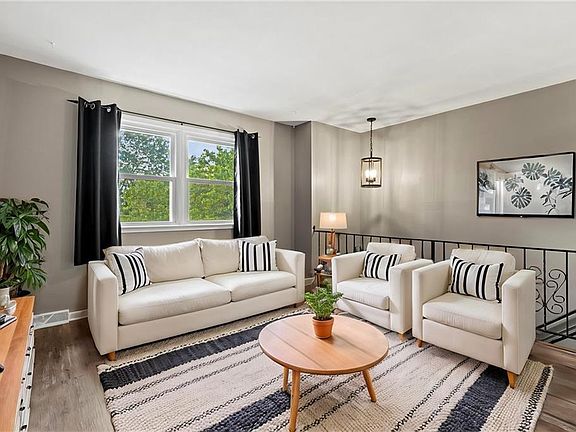 5th image of 2018 Forest Ln