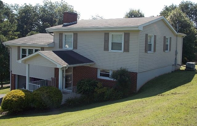 1st image of 215 Fourth Street