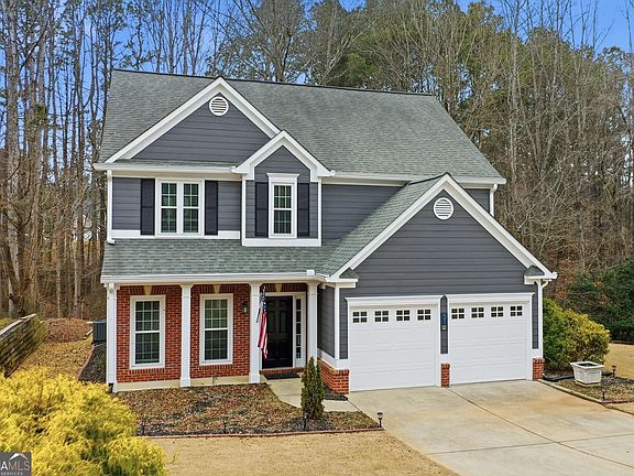 3rd image of 51 Newcomb Trce