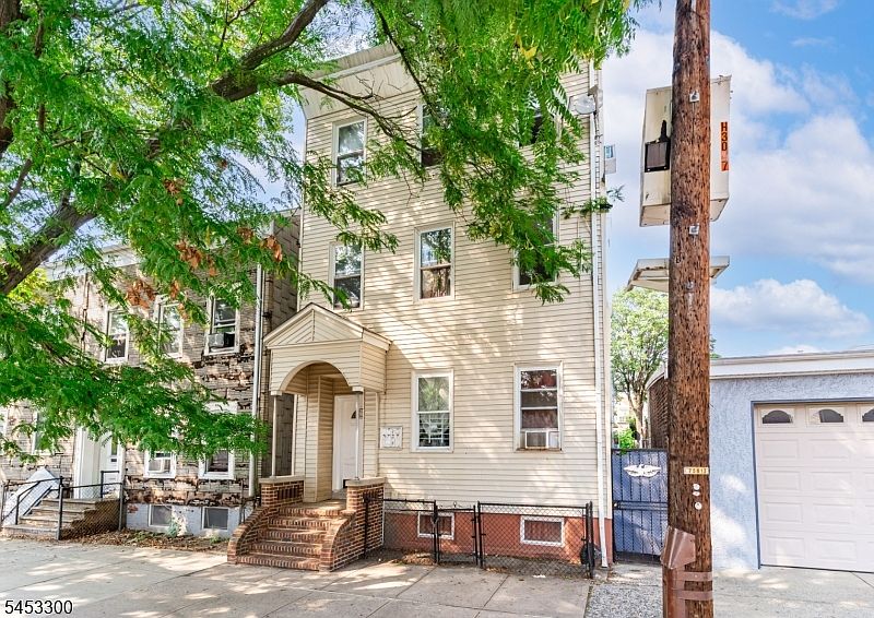 2nd image of 83 New York Ave