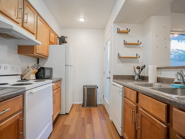 5135 N 10th St #7 — Photo 9