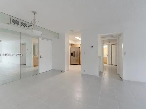 19101 Mystic Pointe Dr APT 304, Miami, FL 33180