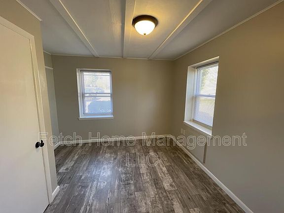 5th image of 110 W Charlotte St #1