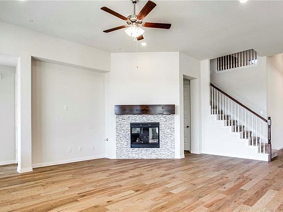 3rd image of 3021 Charles Dr