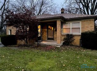 5 Santus Dr, Rossford, OH 43460
