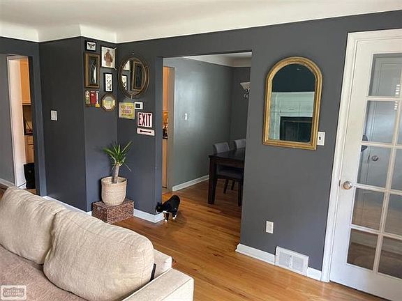 5th image of 1906 Kenmore Dr