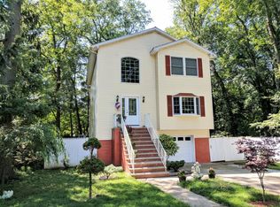 53 Beechwood Dr, Hillsdale, NJ 07642