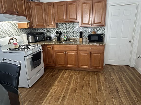 4th image of 136-138 Walnut Ave #136-3