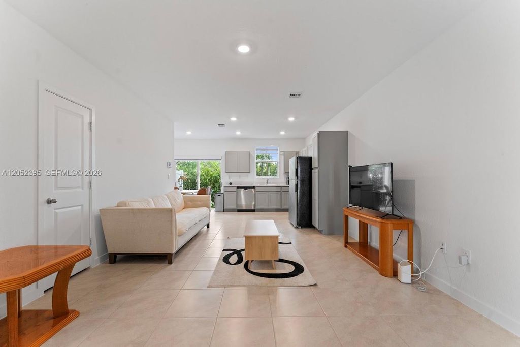 336 NW 8th Ct, photo 6