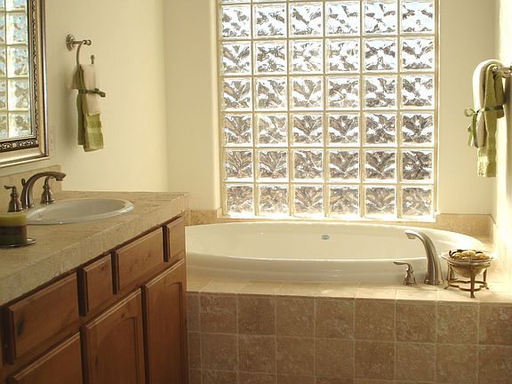 Master bath jetted tub