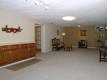 2nd image of 1737 Bushwood Ln