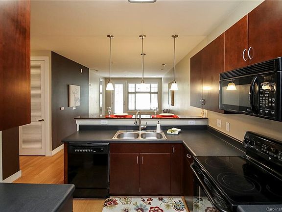 5th image of 1101 W 1st St #202