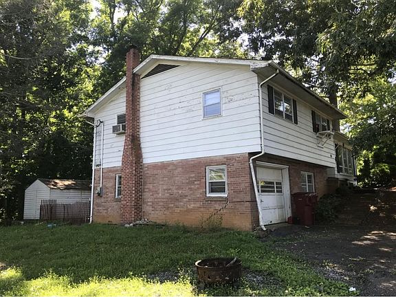 3rd image of 1101 Woodside Dr