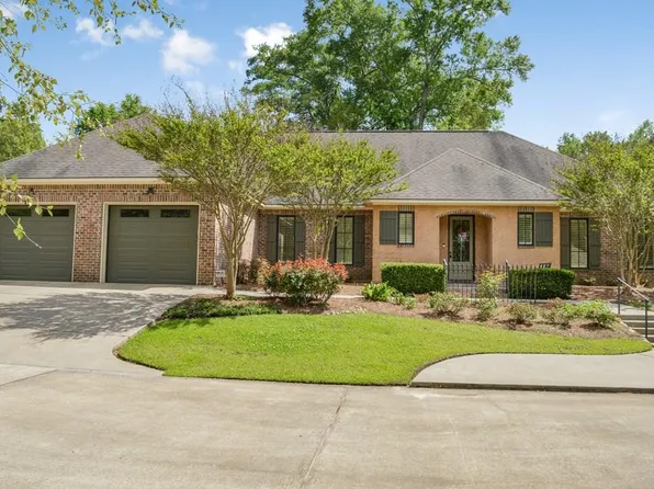 107 Grove Pl, Summit, MS 39666