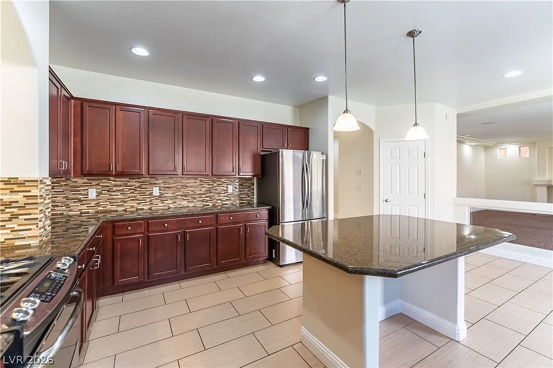 5 bed, 3.0 bath, 4027 sqft, $3,595 — Photo 4