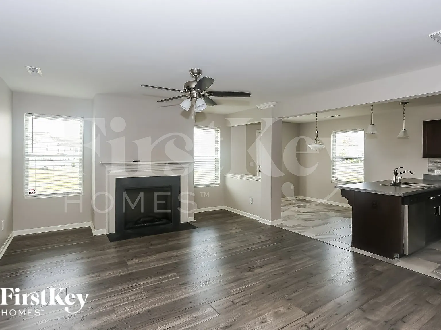 3 bed, 2.5 bath, 1720 sqft, $2,310 — Photo 4