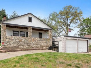 100 Anchor Dr, Lake Tapawingo, MO 64015