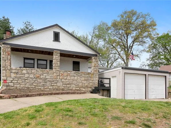 100 Anchor Dr, Lake Tapawingo, MO 64015