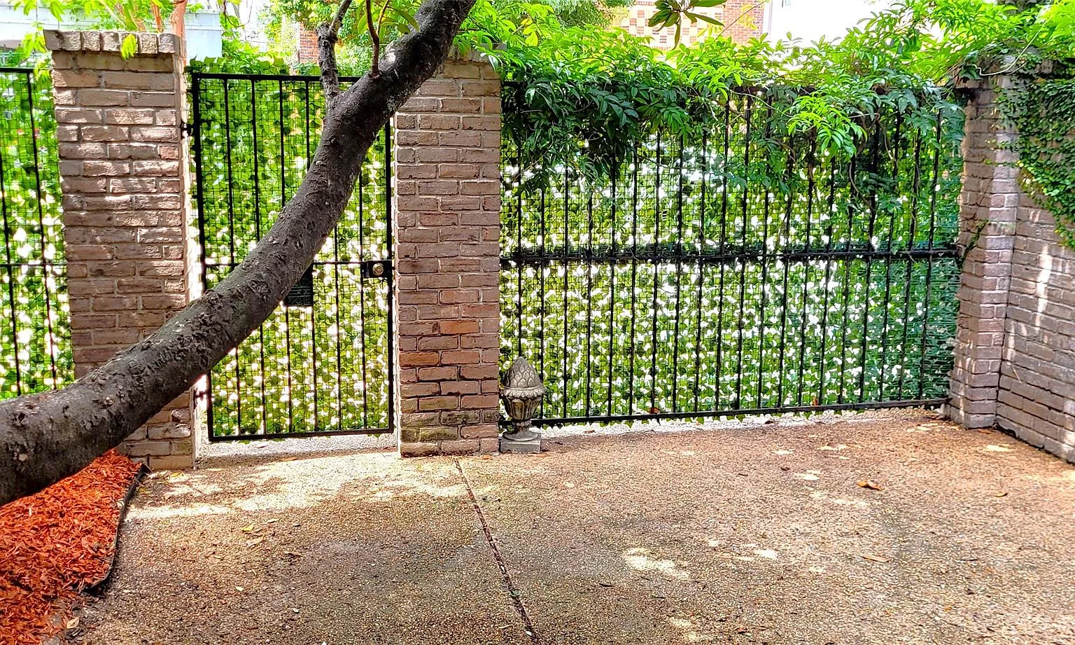 2 bed, 2.5 bath, 7716 sqft, $2,195 — Photo 3