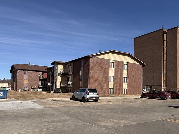 3rd image of 1704 W Pasewalk Ave