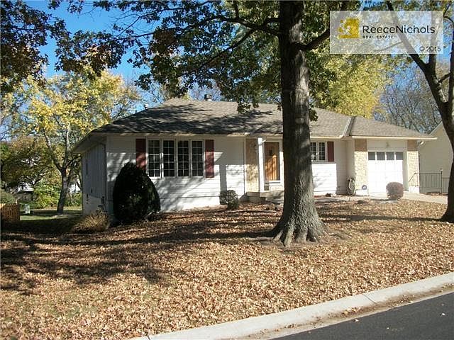 1st image of 620 NE Thames Dr