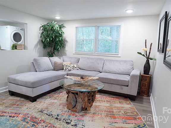 5th image of 207 Gravel Hill Ct